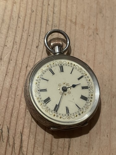 Very pretty ladies keyless - very,